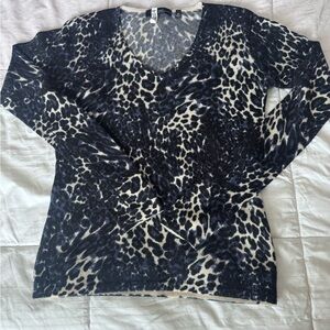 Saks Fifth Avenue Cashmere Leopard Print V-Neck Sweater size Small